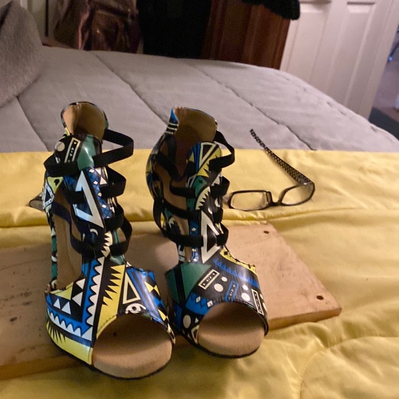 I call them cartoon shoes new not used cutsy - Picture 1 of 12